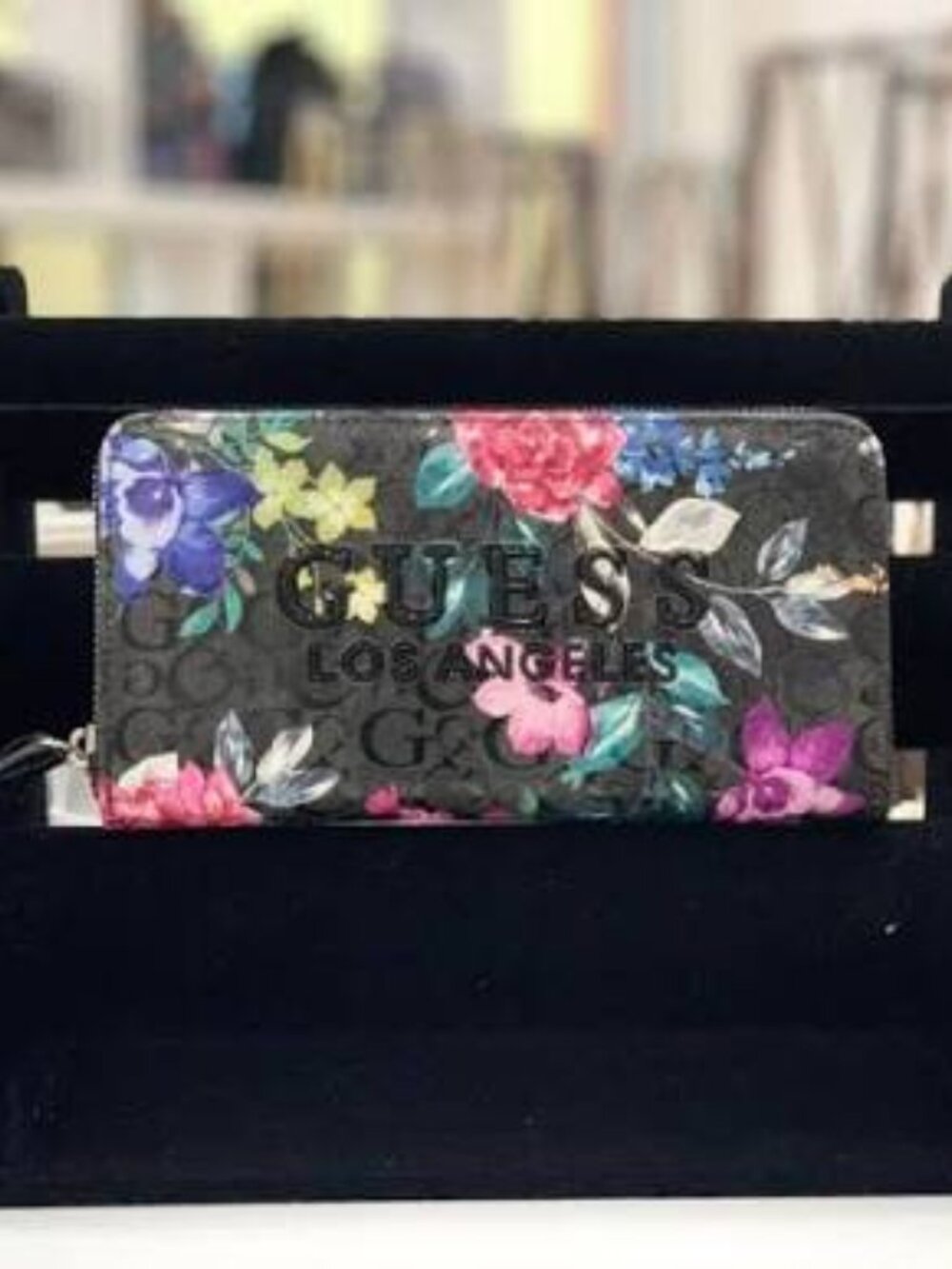 Guess Women's Broderick Floral Wallet . New without tag.